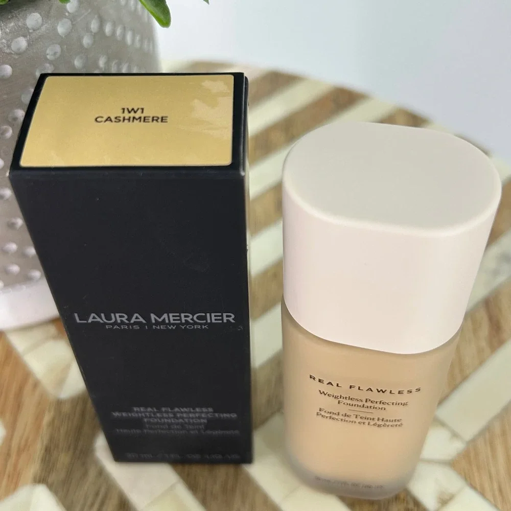 Laura Mercier Real Flawless Weightless Perfecting Foundation 1W1 Cashmere 1ozNew